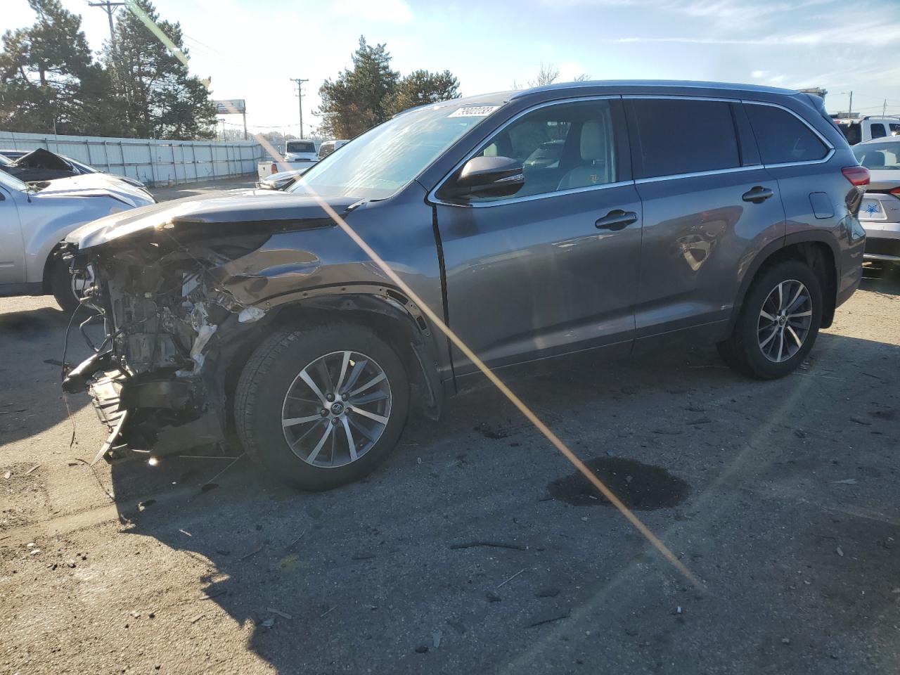 Image 1 of 2018 TOYOTA HIGHLANDER SE 2018 with VIN 5TDJZRFH9JS902060