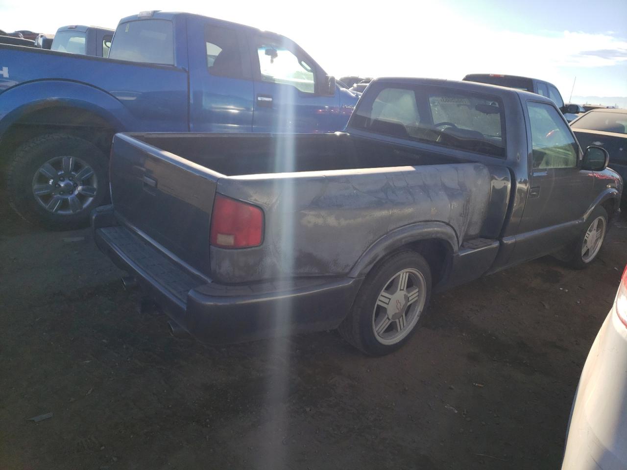 Image 3 of 1997 CHEVROLET S TRUCK S10 1997 with VIN 1GCCS14WXV8171455