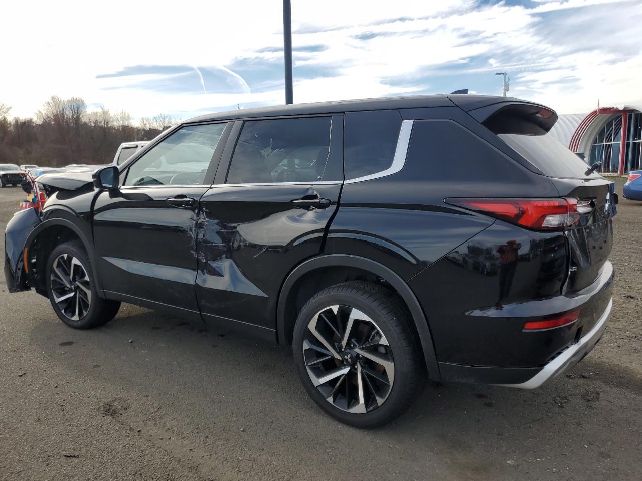 Obraz 2 z 2023 MITSUBISHI OUTLANDER SE 2023 z VIN JA4J4UA89PZ026438