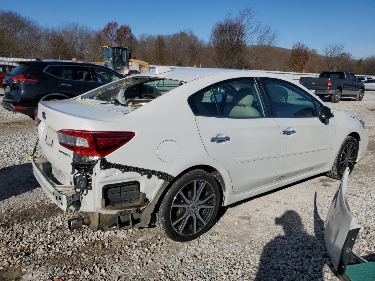 Image 3 of 2018 SUBARU IMPREZA LIMITED 2018 with VIN 4S3GKAU68J3615473
