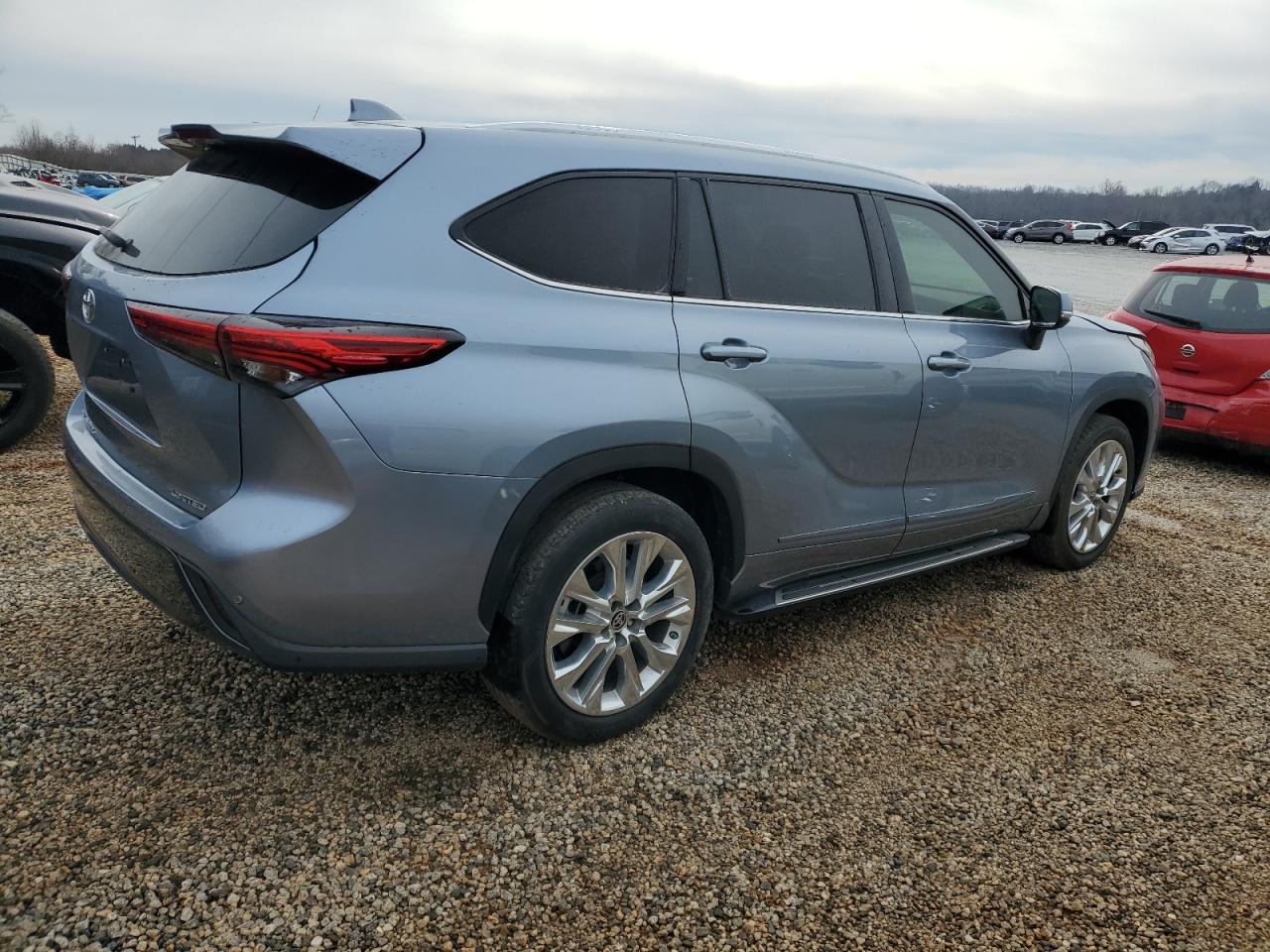 Image 3 of 2020 TOYOTA HIGHLANDER LIMITED 2020 with VIN 5TDYZRAH4LS013336