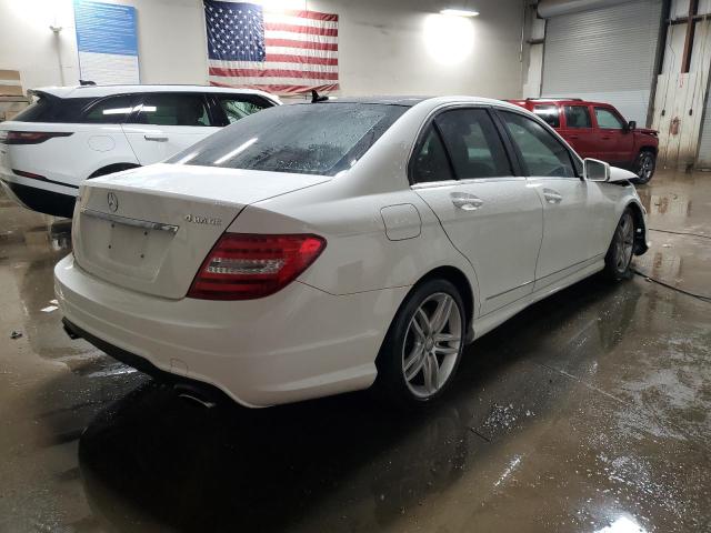 Obraz 3 z 2013 MERCEDES-BENZ C 300 4MATIC 2013 z VIN WDDGF8AB1DA804745
