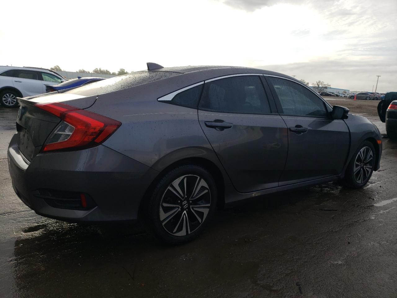 Image 3 of 2018 HONDA CIVIC EX 2018 with VIN JHMFC1F34JX006562