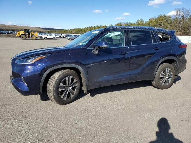 Image 1 of 2021 TOYOTA HIGHLANDER XLE 2021 with VIN 5TDGZRBH9MS119938
