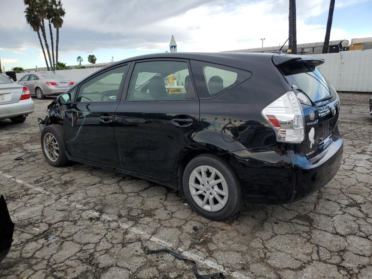 Image 2 of 2012 TOYOTA PRIUS V  2012 with VIN JTDZN3EU5C3136973