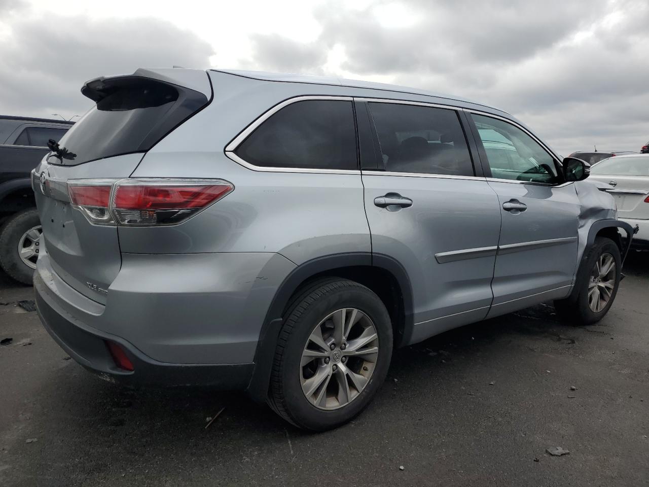 Image 3 of 2014 TOYOTA HIGHLANDER XLE 2014 with VIN 5TDJKRFH3ES051366