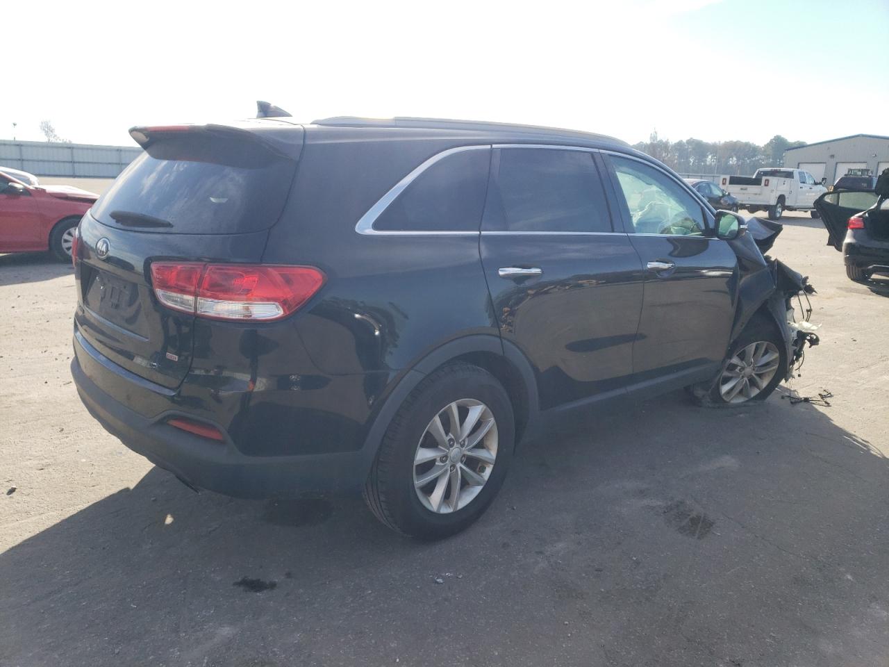 Image 3 of 2016 KIA SORENTO LX 2016 with VIN 5XYPG4A38GG058887