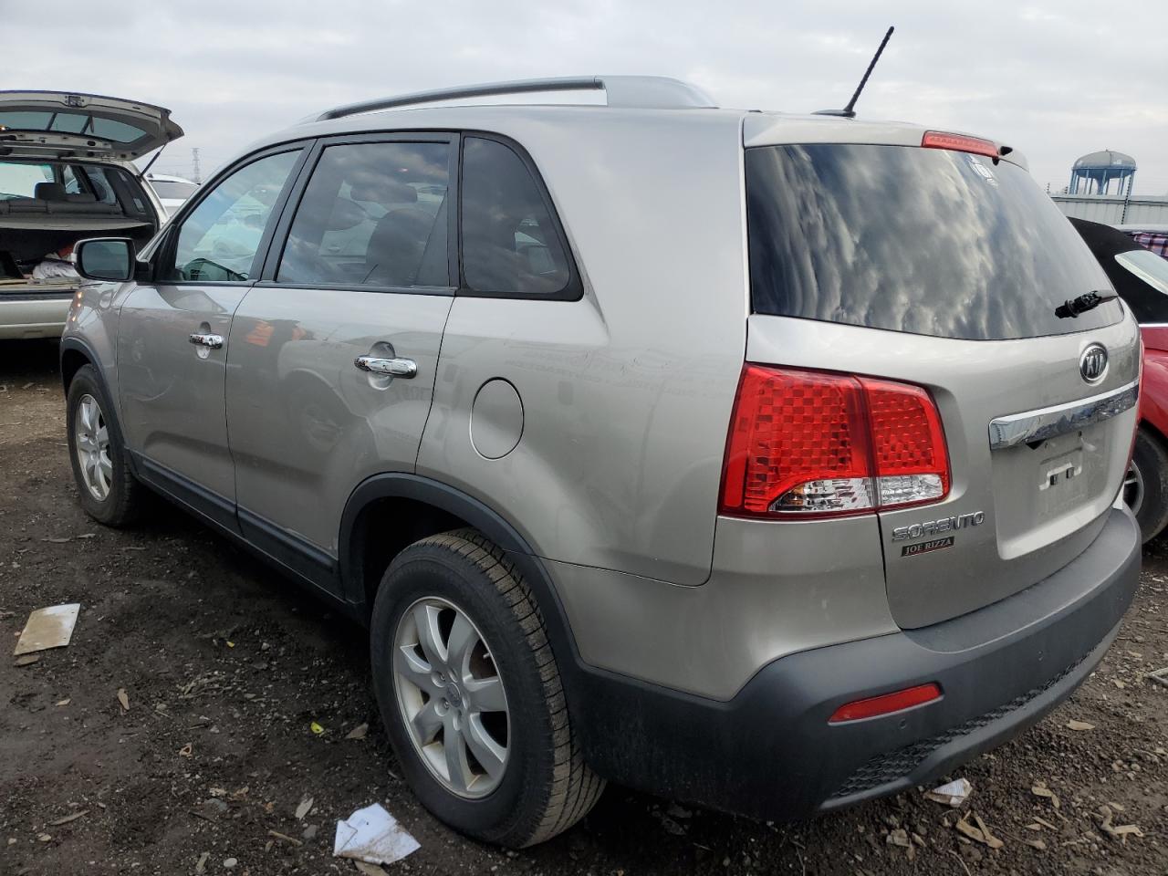 Изображение 2 2013 KIA SORENTO LX 2013 с VIN 5XYKT4A64DG373696