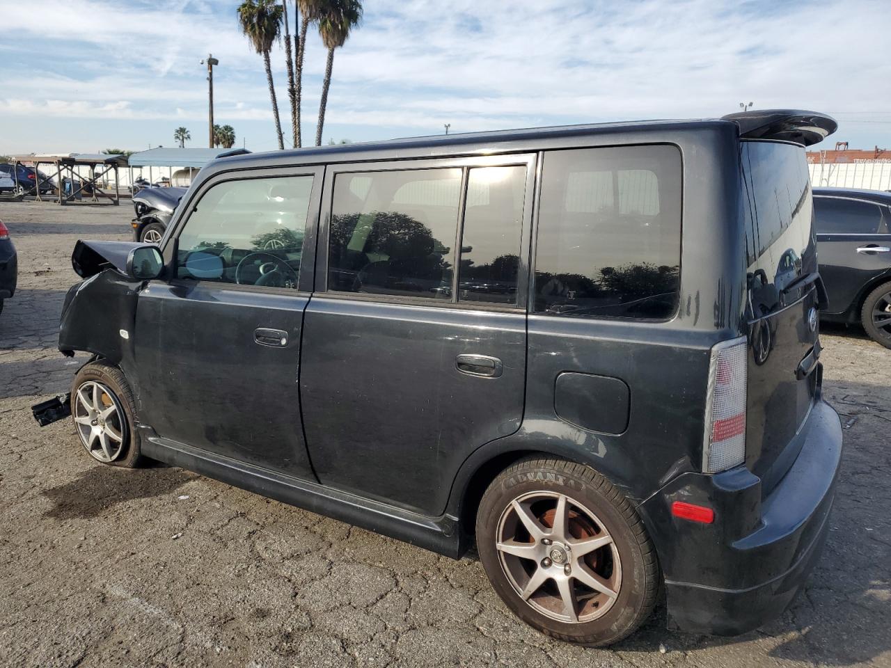 Изображение 2 2006 TOYOTA SCION XB 2006 с VIN JTLKT324964058180