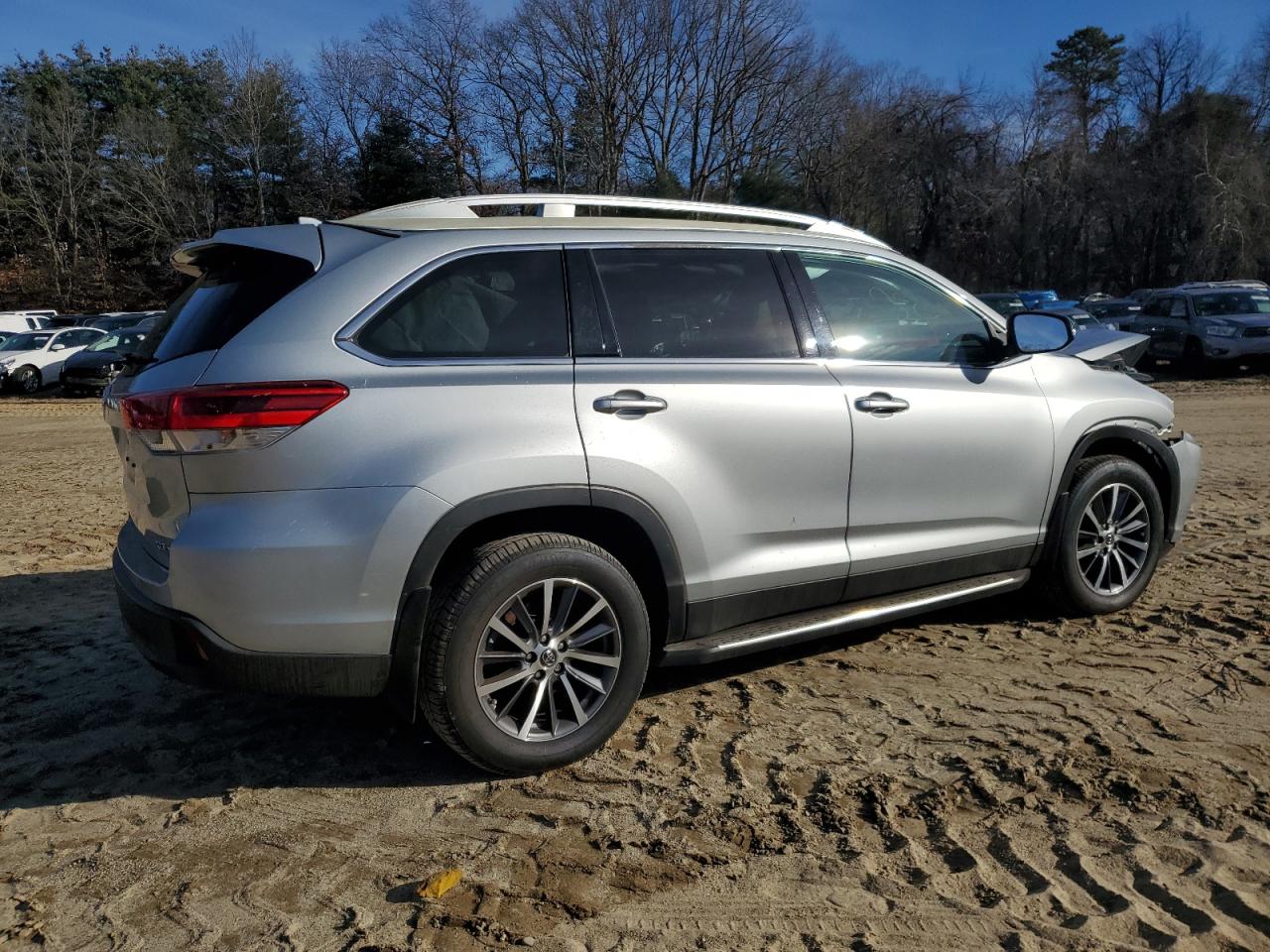 Obraz 3 z 2019 TOYOTA HIGHLANDER SE 2019 z VIN 5TDJZRFH0KS620679