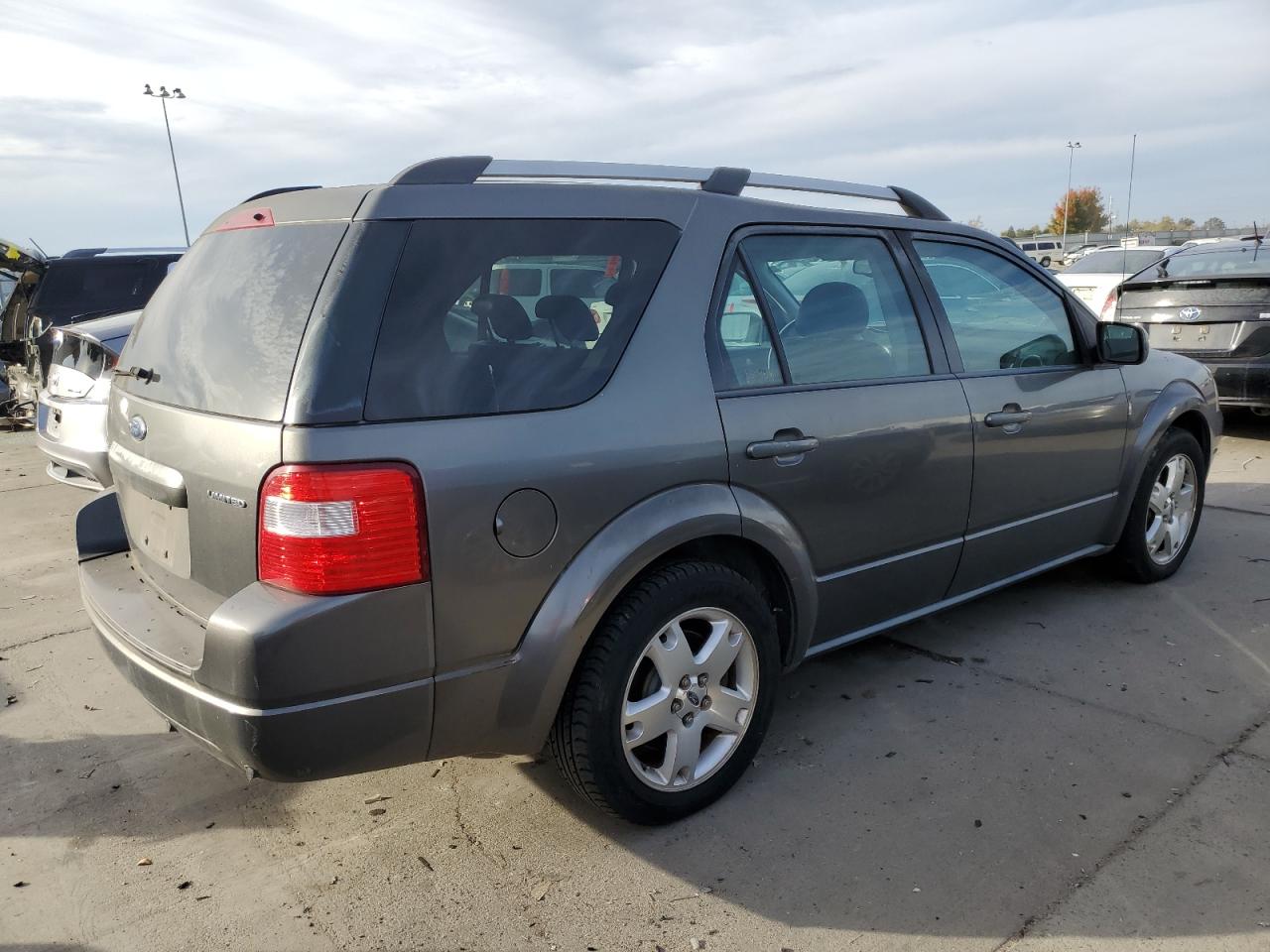 Image 3 of 2005 FORD FREESTYLE LIMITED 2005 with VIN 1FMDK06135GA75524