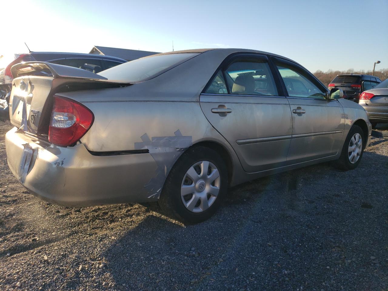 Obraz 3 z 2004 TOYOTA CAMRY LE 2004 z VIN 4T1BE30K24U879296