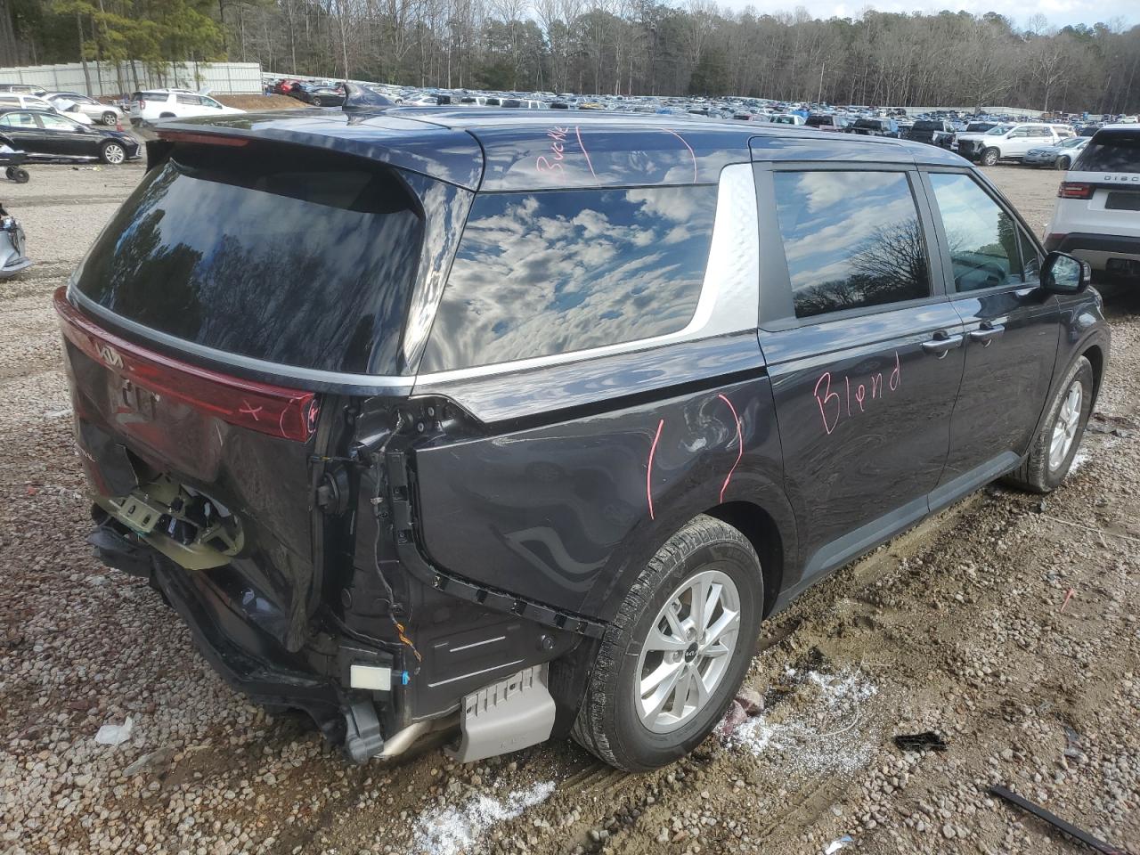 Image 3 of 2023 KIA CARNIVAL LX 2023 with VIN KNDNB4H35P6236978