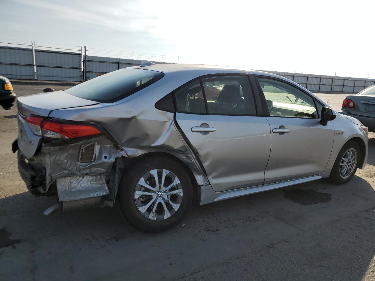 Image 3 of 2020 TOYOTA COROLLA LE 2020 with VIN JTDEBRBEXLJ003516