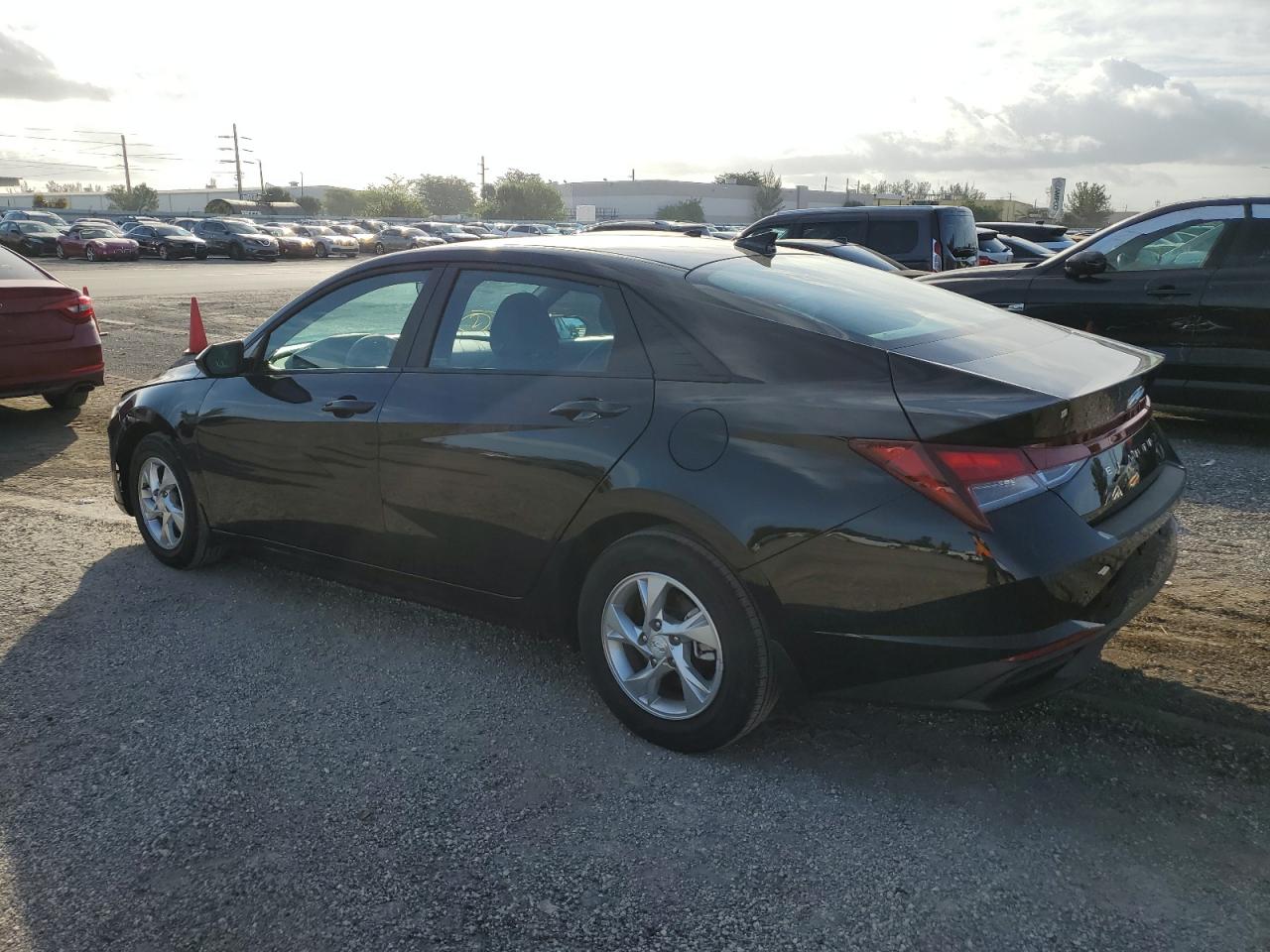 Изображение 2 2023 HYUNDAI ELANTRA SE 2023 с VIN KMHLL4AG8PU466345