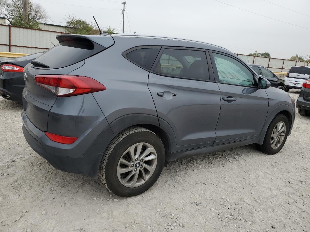 Image 3 of 2016 HYUNDAI TUCSON LIMITED 2016 with VIN KM8J33A45GU139036
