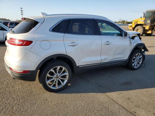 Image 3 of 2019 LINCOLN MKC SELECT 2019 with VIN 5LMCJ2D94KUL37192