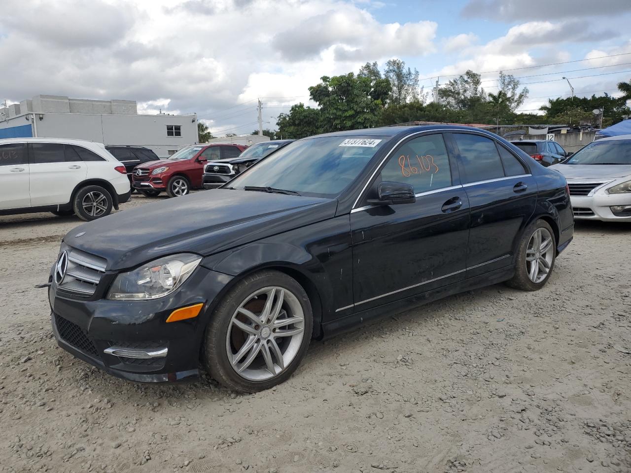 Obraz 1 z 2013 MERCEDES-BENZ C 250 2013 z VIN WDDGF4HBXDR241355