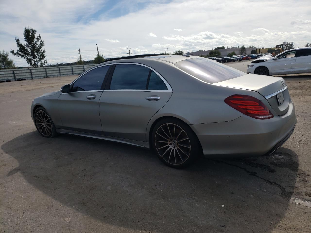 Изображение 2 2015 MERCEDES-BENZ S 550 2015 с VIN WDDUG8CB8FA109209