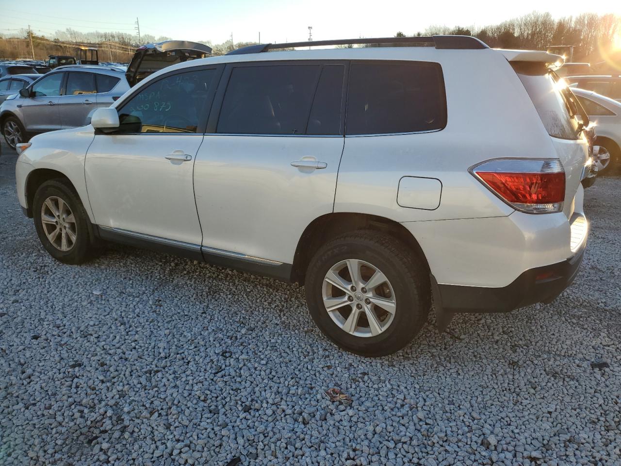 Изображение 2 2013 TOYOTA HIGHLANDER BASE 2013 с VIN 5TDBK3EH4DS260875