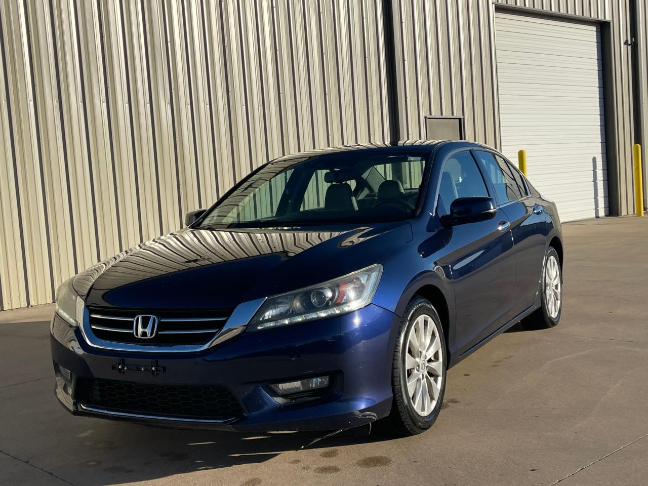 Image 2 of 2015 HONDA ACCORD EXL 2015 with VIN 1HGCR3F88FA016940