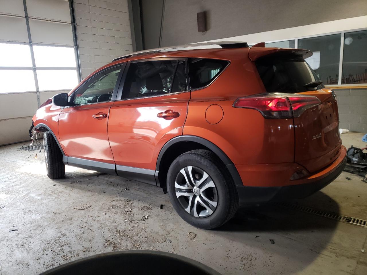 Obraz 2 z 2016 TOYOTA RAV4 LE 2016 z VIN JTMZFREV5GD080879