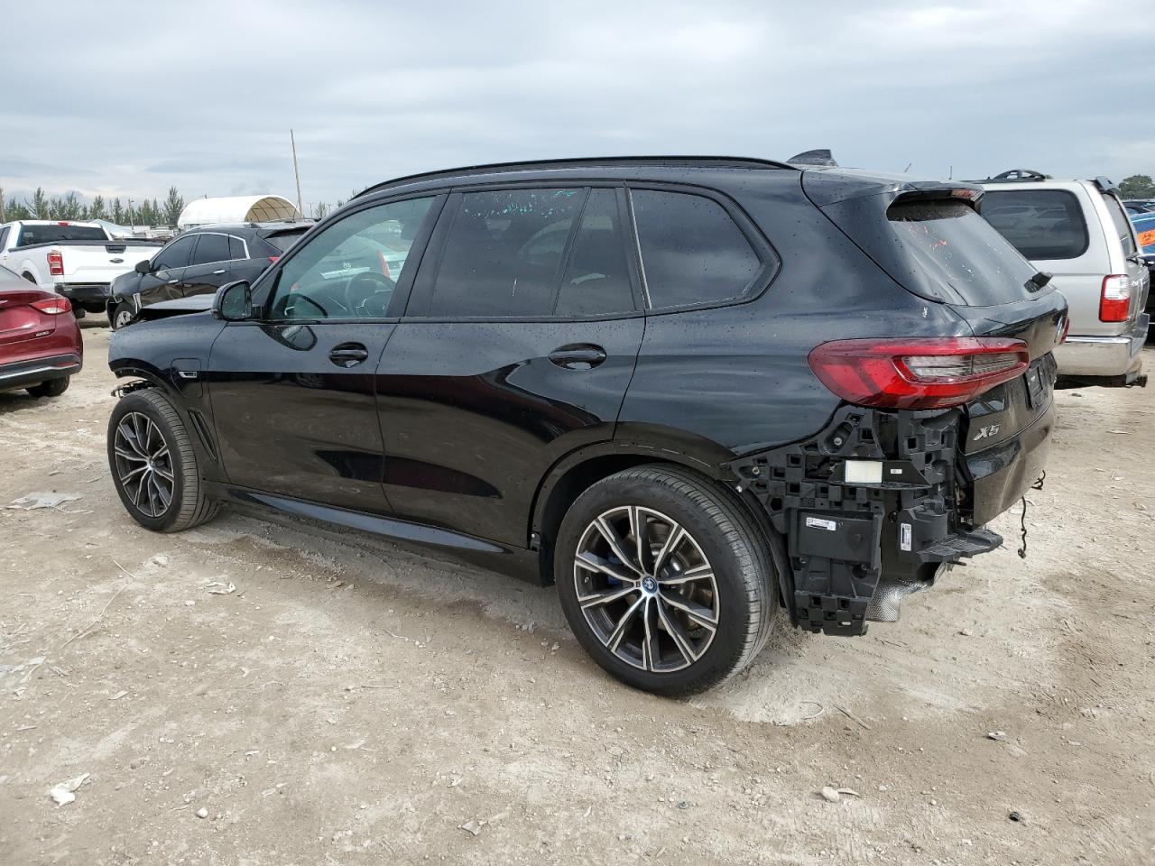 Изображение 2 2023 BMW X5 XDRIVE45E 2023 с VIN 5UXTA6C08P9R09777