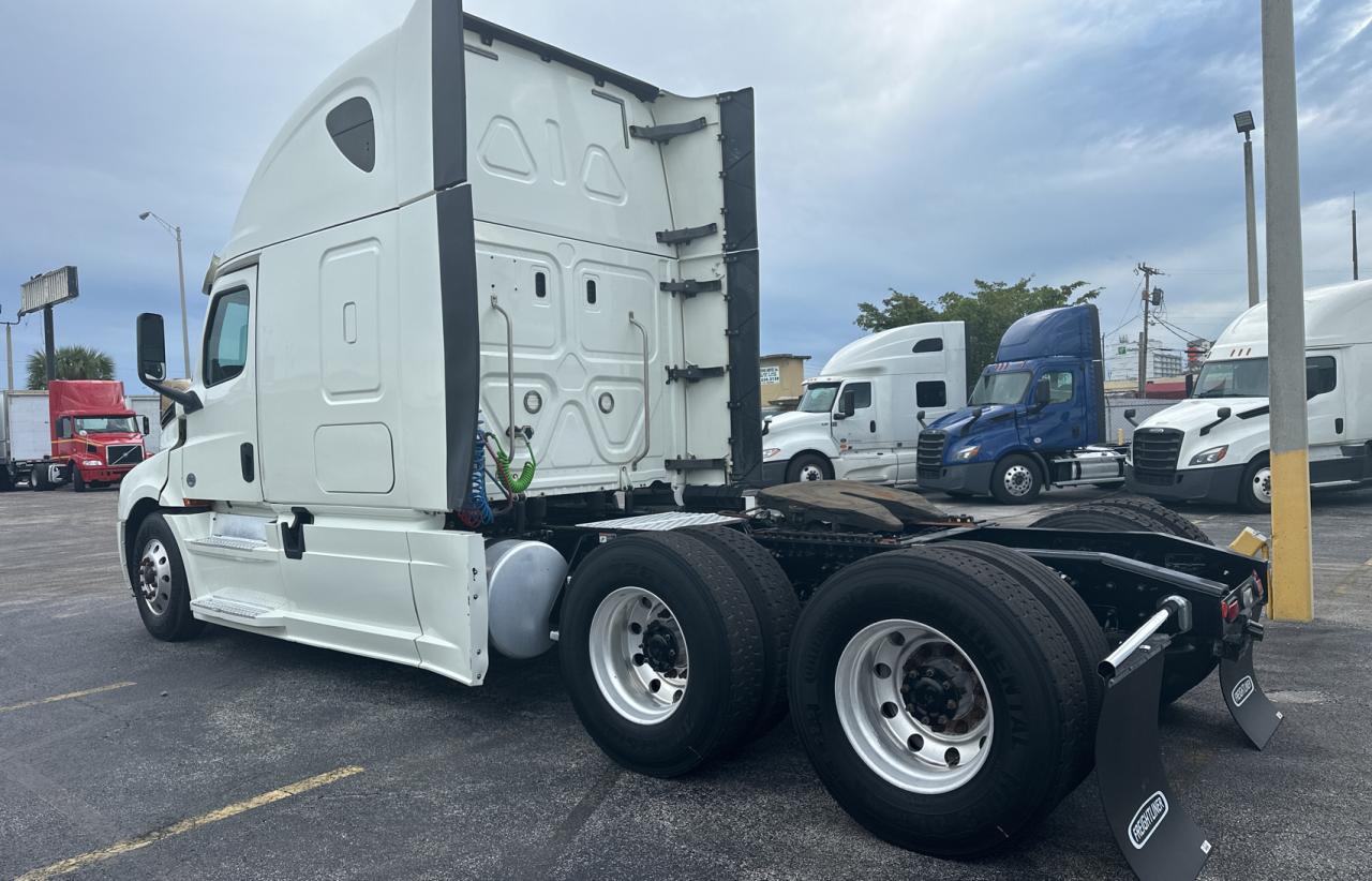 Image 3 of 2018 FREIGHTLINER CASCADIA 126  2018 with VIN 3AKJHHDR3JSJZ5657