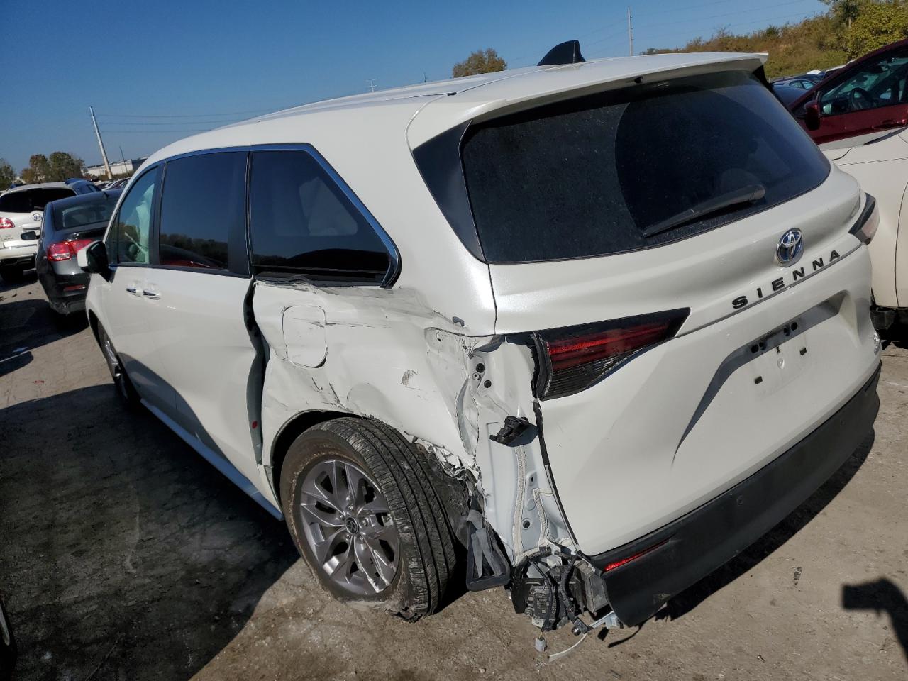 Image 2 of 2021 TOYOTA SIENNA XLE 2021 with VIN 5TDYRKEC1MS059522