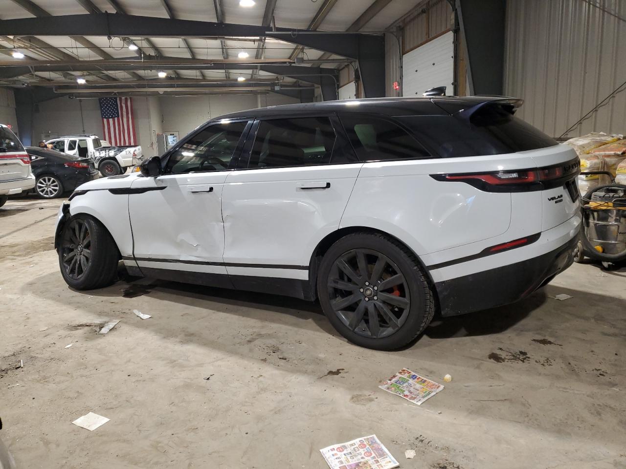 Изображение 2 2018 LAND ROVER RANGE ROVER VELAR R-DYNAMIC HSE 2018 с VIN SALYM2RV7JA706985