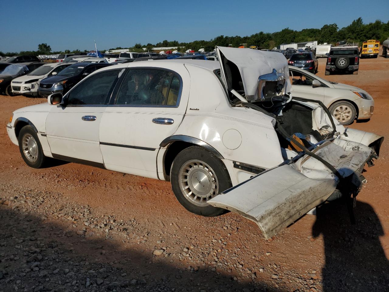 Obraz 2 z 1998 LINCOLN TOWN CAR EXECUTIVE 1998 z VIN 1LNFM81W4WY610554