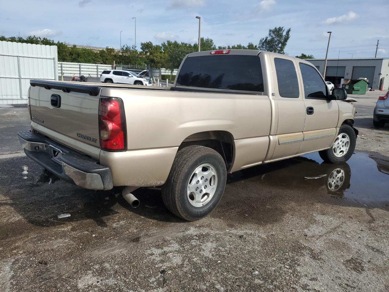 Image 3 of 2004 CHEVROLET SILVERADO C1500 2004 with VIN 2GCEC19T541207056