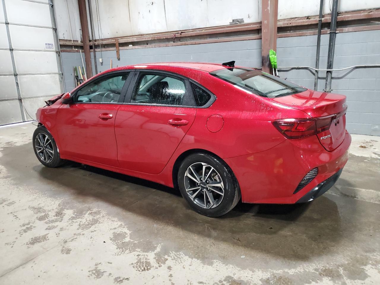 Изображение 2 2023 KIA FORTE LX 2023 с VIN 3KPF24AD3PE571240
