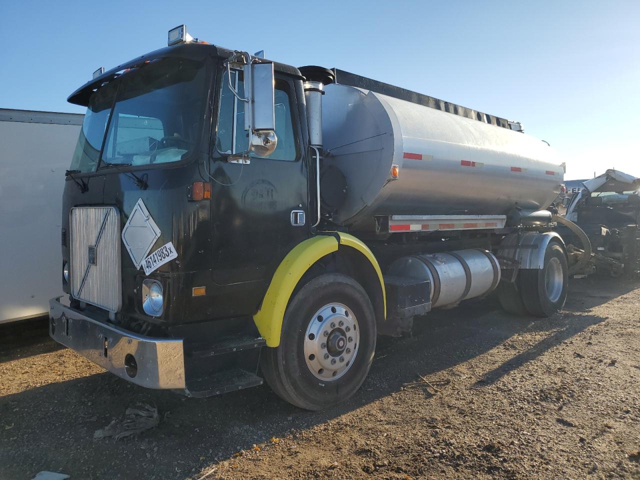 Image 2 of 2000 VOLVO XPEDITOR WX 2000 with VIN 4V2D32UE9YN234255
