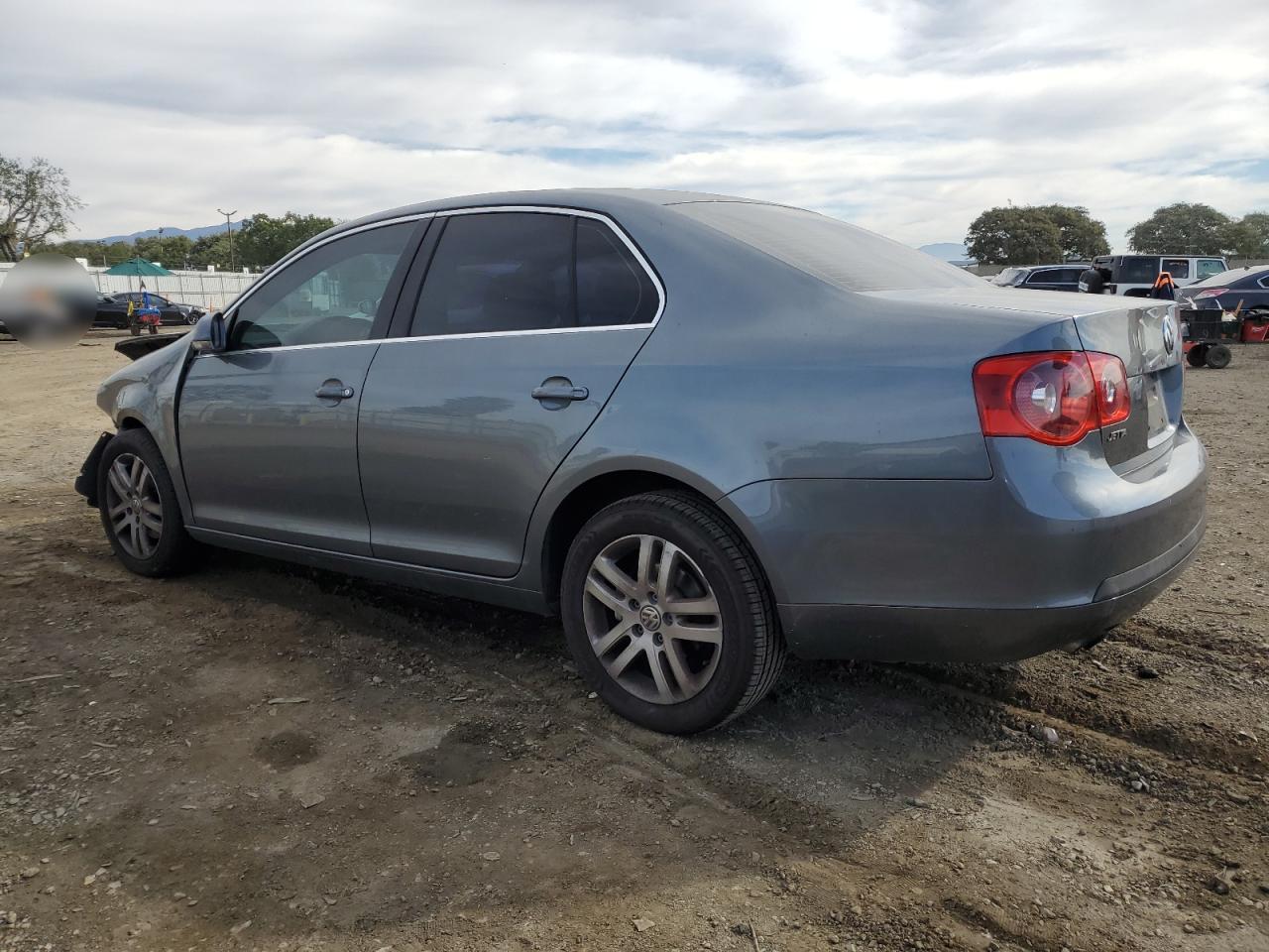 Obraz 2 z 2005 VOLKSWAGEN NEW JETTA TDI OPTION PACKAGE 1 2005 z VIN 3VWST71K55M623897