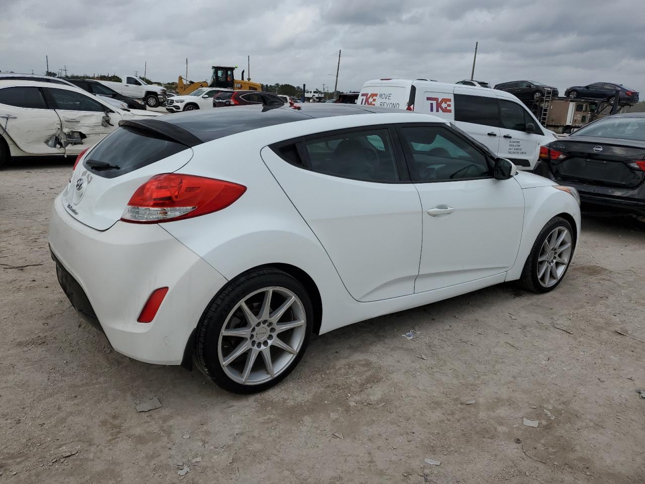 Изображение 3 2013 HYUNDAI VELOSTER  2013 с VIN KMHTC6AD3DU171618