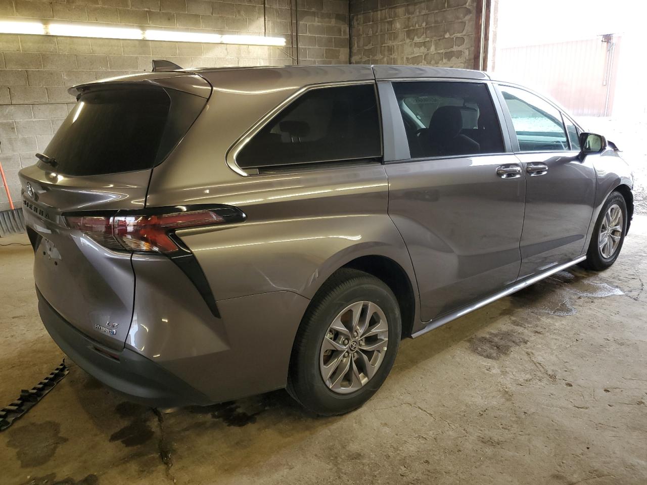 Изображение 3 2023 TOYOTA SIENNA LE 2023 с VIN 5TDKRKEC4PS154277