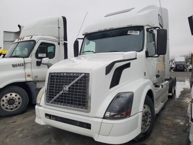 Image 2 of 2014 VOLVO VN VNL 2014 with VIN 4V4NC9EH0EN161186