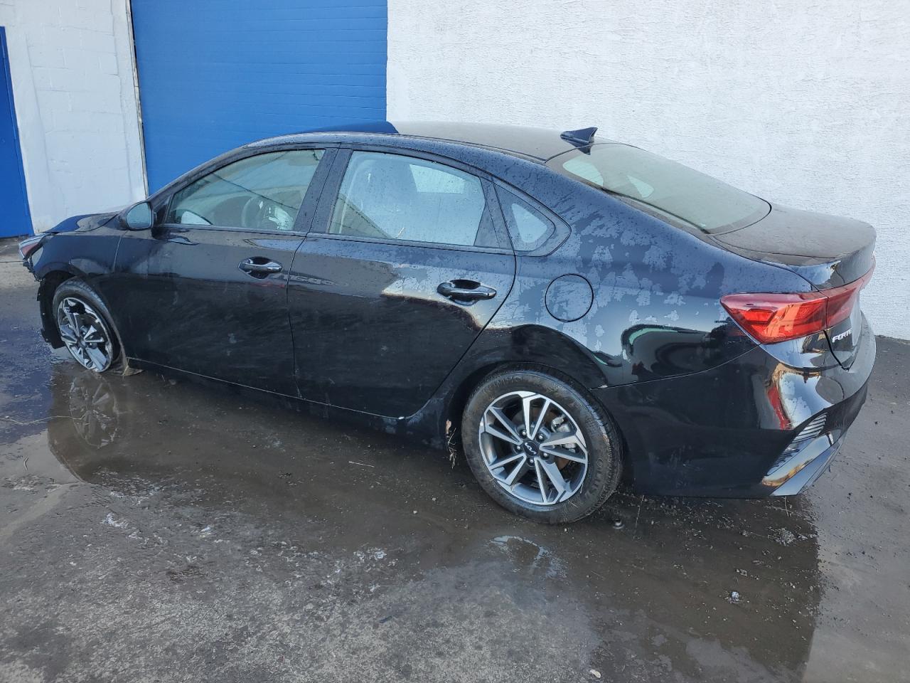Изображение 2 2023 KIA FORTE LX 2023 с VIN 3KPF24AD1PE618698