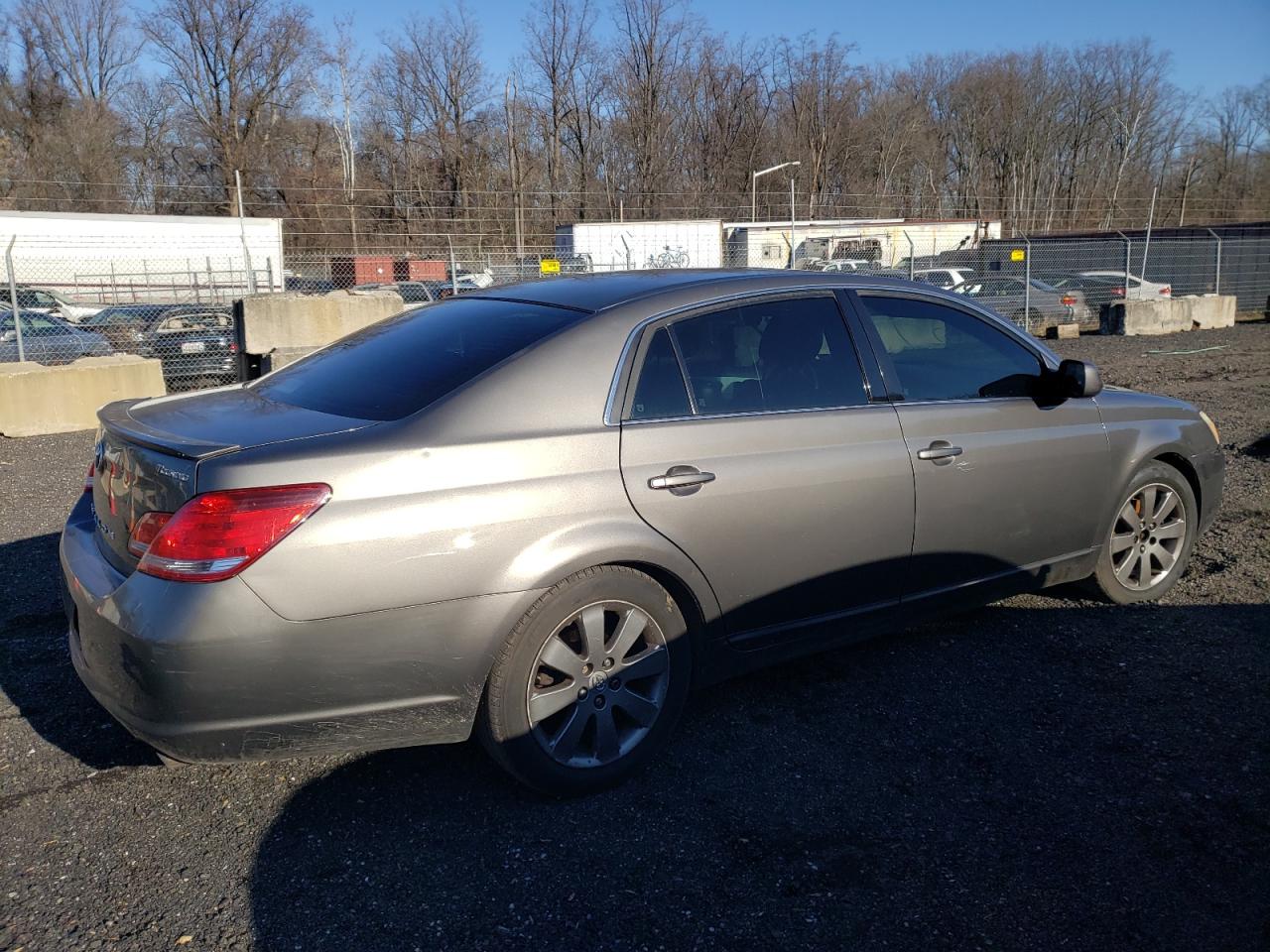 Obraz 3 z 2005 TOYOTA AVALON XL 2005 z VIN 4T1BK36B45U025072