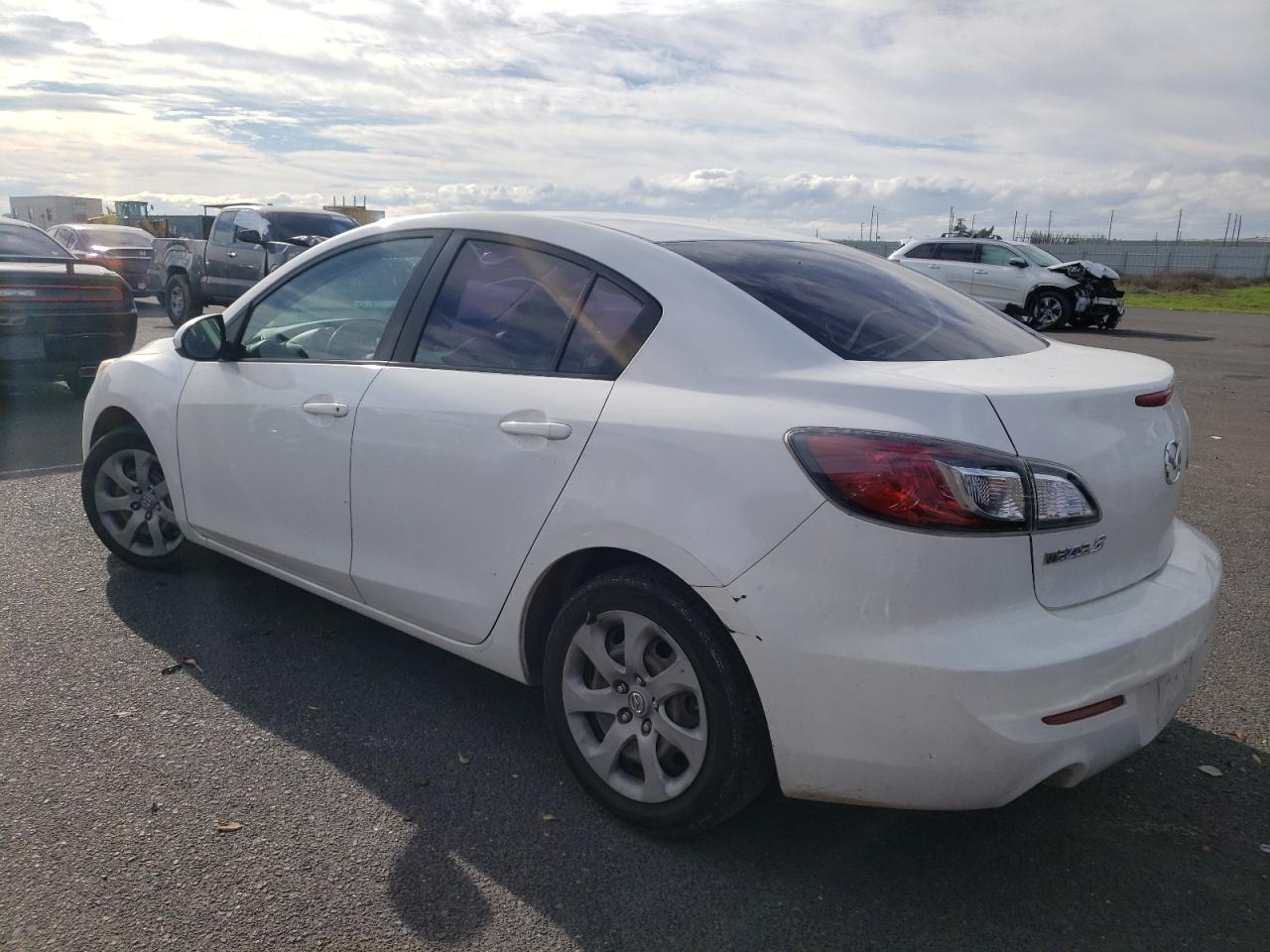 Изображение 2 2013 MAZDA 3 I 2013 с VIN JM1BL1TG1D1812308