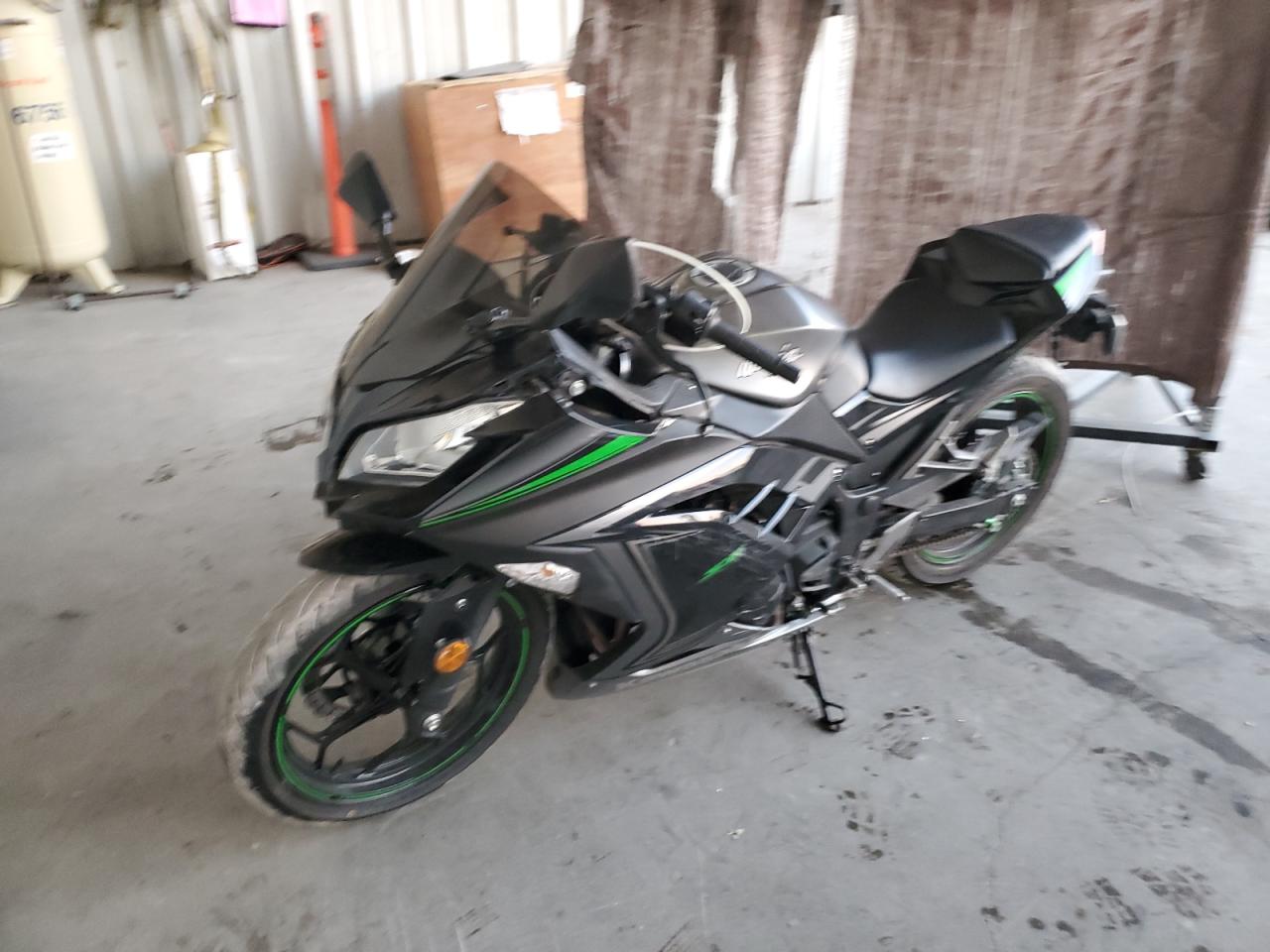 Image 2 of 2015 KAWASAKI EX300 A 2015 with VIN JKAEX8A10FDA24840
