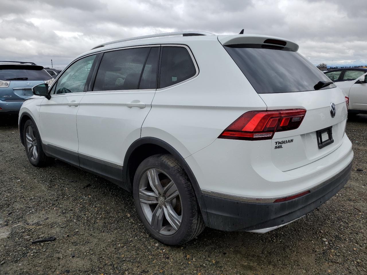 Image 2 of 2019 VOLKSWAGEN TIGUAN SEL PREMIUM 2019 with VIN 3VV4B7AX2KM008019
