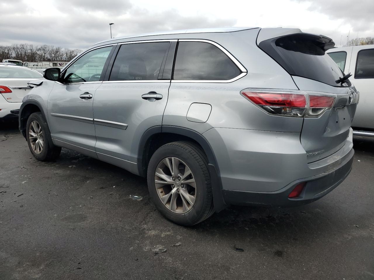 Image 2 of 2014 TOYOTA HIGHLANDER XLE 2014 with VIN 5TDJKRFH3ES051366