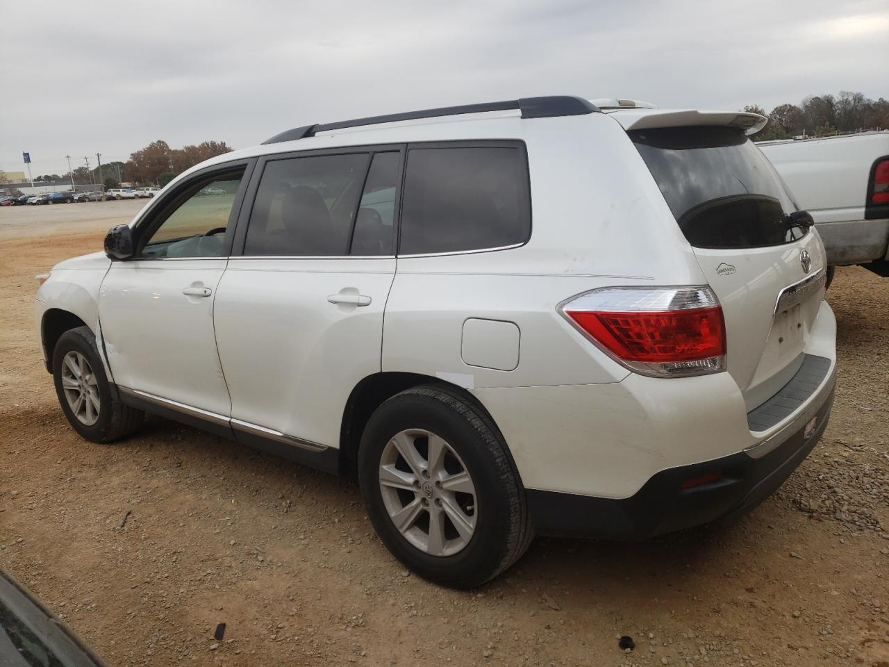 Изображение 2 2013 TOYOTA HIGHLANDER BASE 2013 с VIN 5TDBK3EH5DS178234