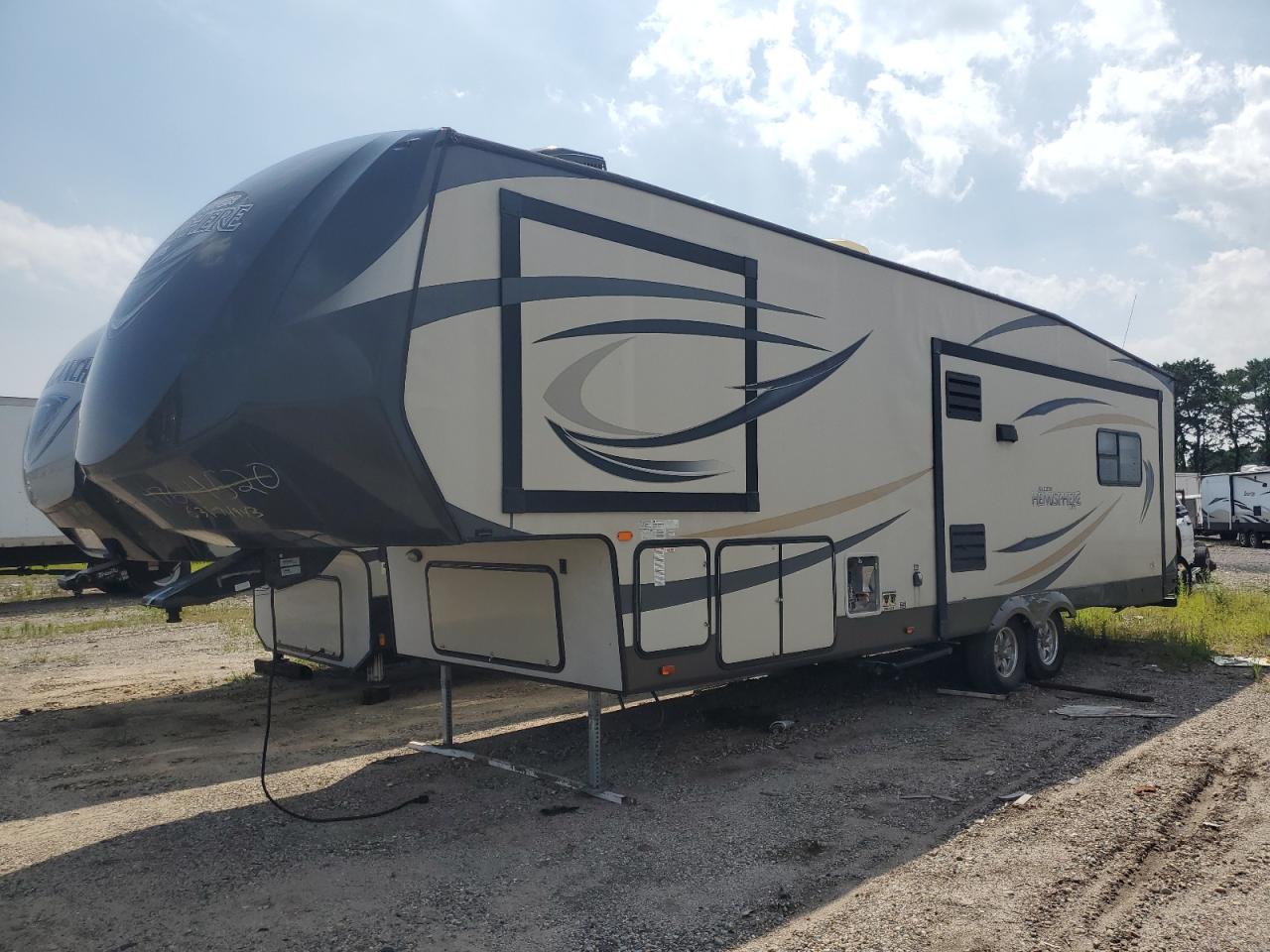 Image 2 of 2015 SALM  FOREST RIV 2015 with VIN 4X4FSBJ26FU076785