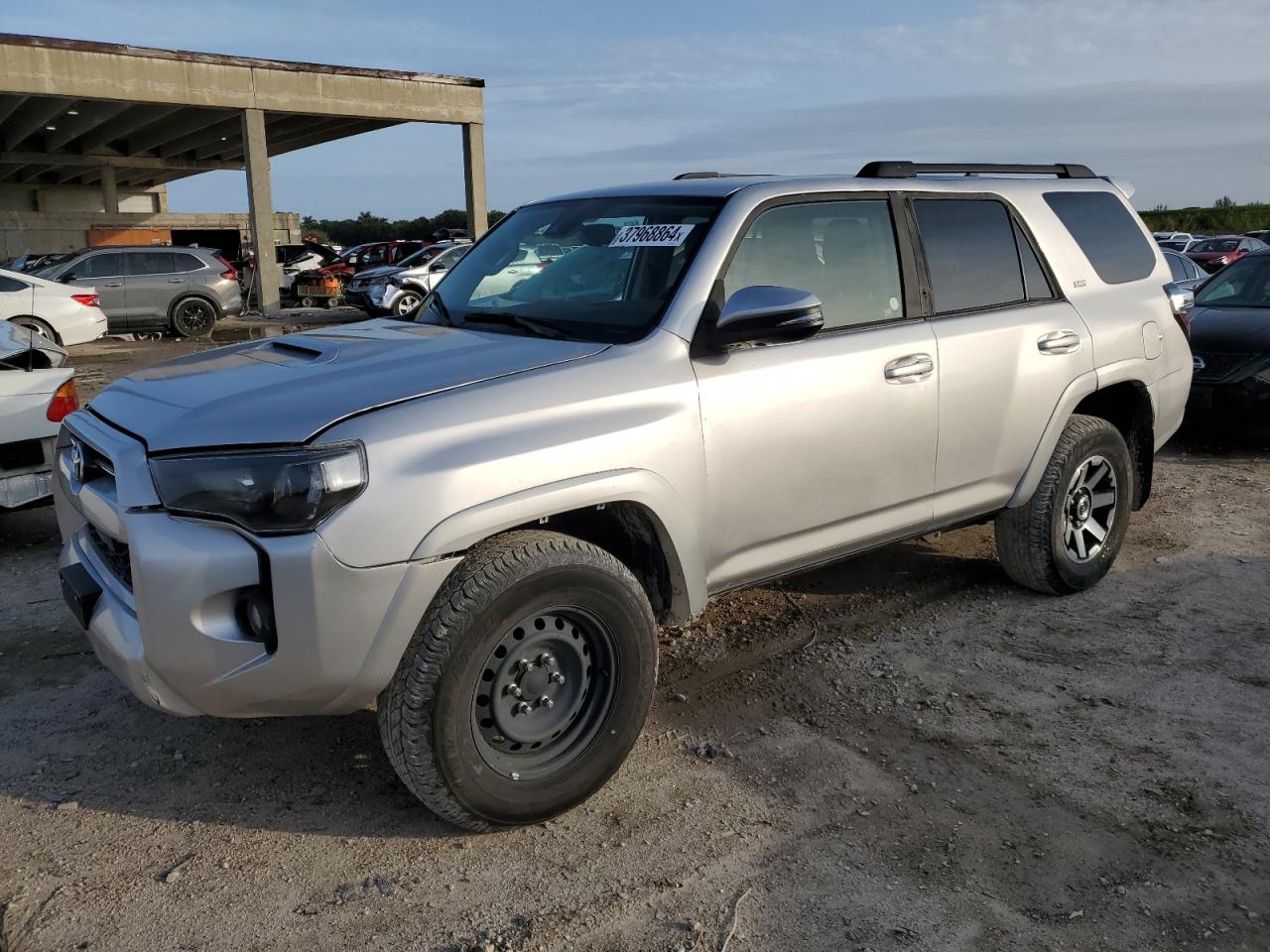 Obraz 1 z 2020 TOYOTA 4RUNNER SR5/SR5 PREMIUM 2020 z VIN JTEBU5JRXL5798632
