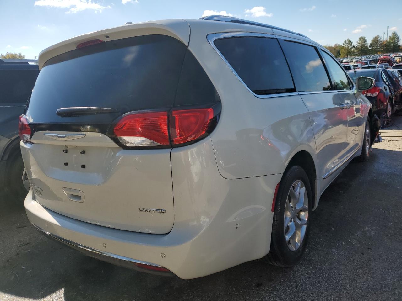 Obraz 3 z 2017 CHRYSLER PACIFICA LIMITED 2017 z VIN 2C4RC1GGXHR758033