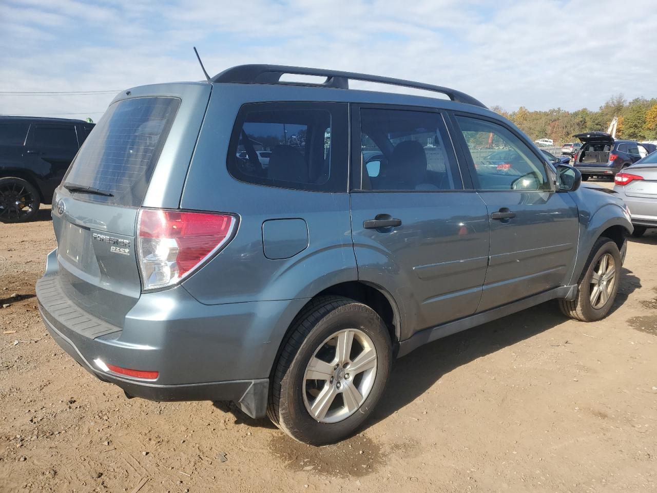 Image 3 of 2013 SUBARU FORESTER 2.5X 2013 with VIN JF2SHABC3DH444058