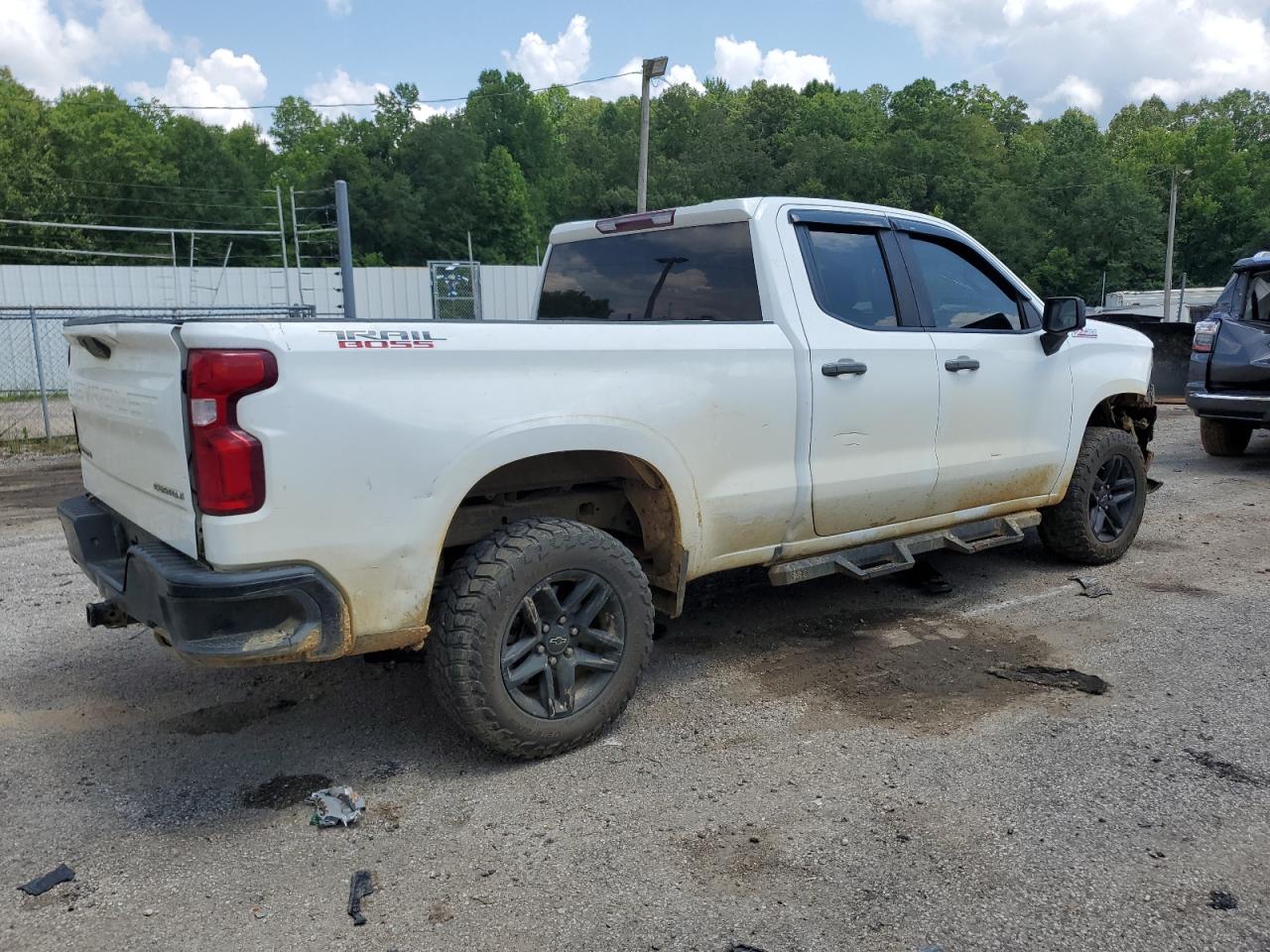Image 3 of 2019 CHEVROLET SILVERADO K1500 TRAIL BOSS CUSTOM 2019 with VIN 1GCRYCEF0KZ227007
